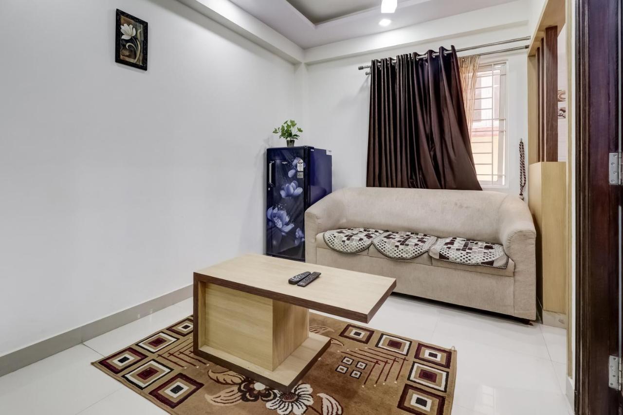 Oyo 81895 Nr Homes 班加罗尔 外观 照片